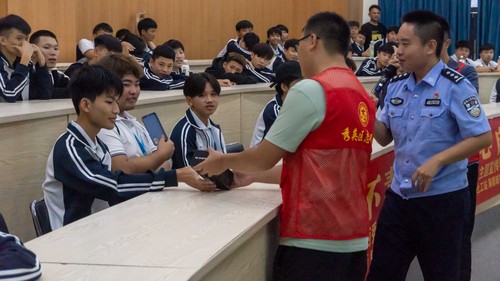 2024-10-29青春不毒行·守正心自明禁毒讲座 (15).jpg