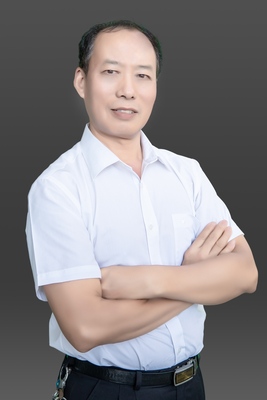 向育明 服装专家